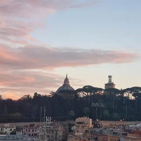 Vatican Rooftop רומא